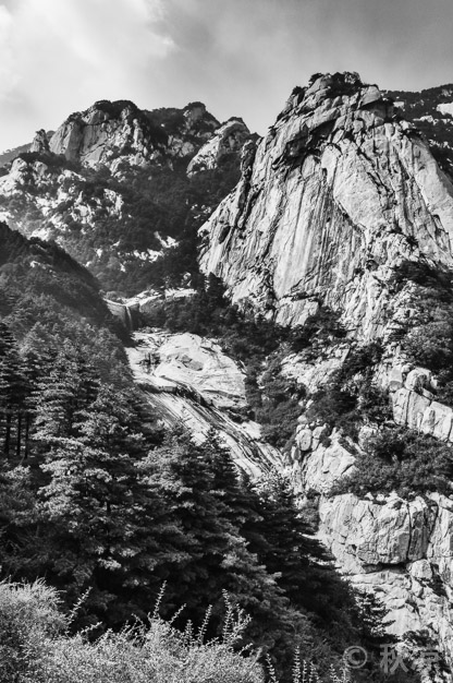 泰山-黑白影像